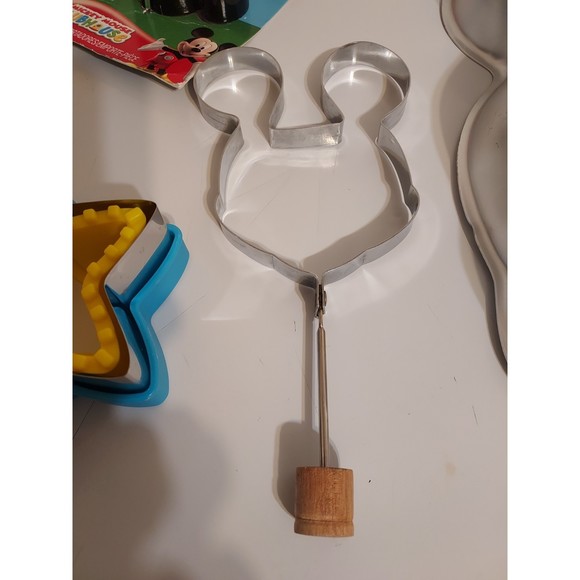 Mickey Mouse Wilton Cookie Cutter Cake Pan Sandwich Maker Egg Pancake Shaper - Picture 6 of 7